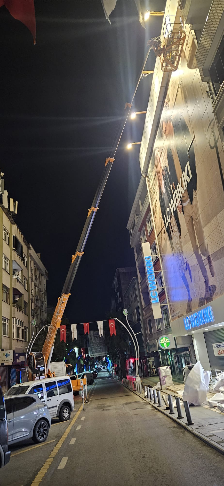 Çayırova lc waikiki dış cephe folyo çalışması