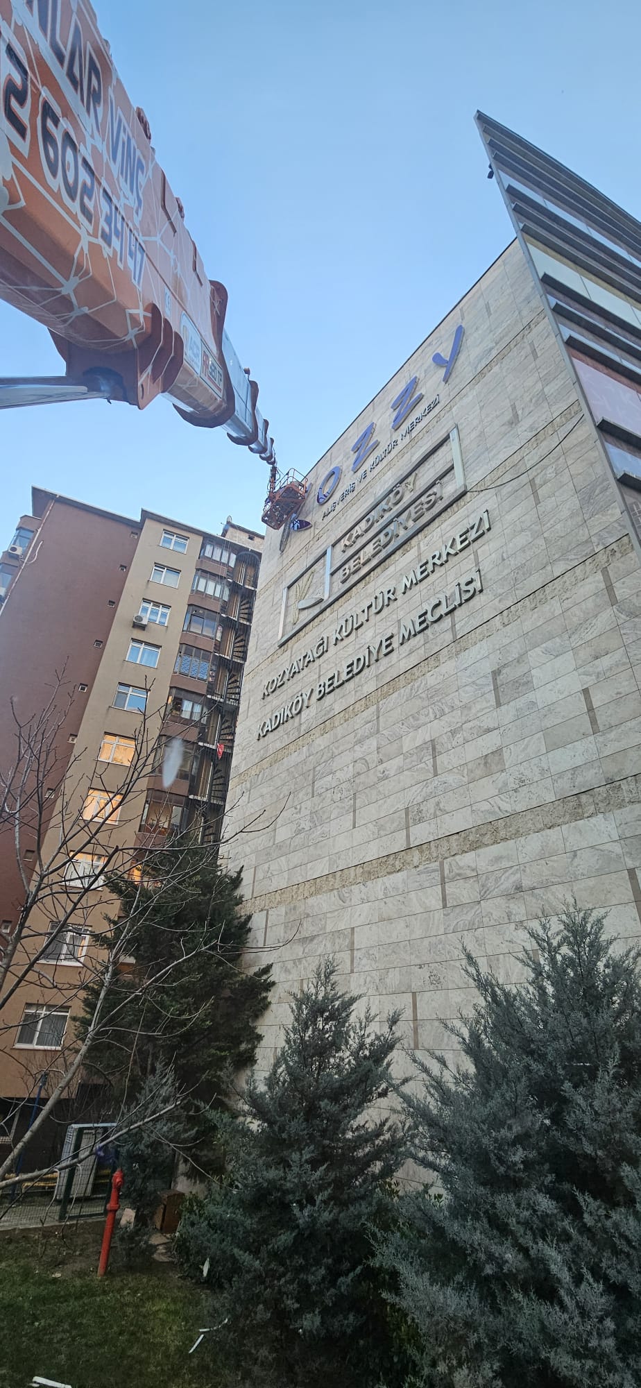 Kozyatağı kültür merkezi tabela çalışması