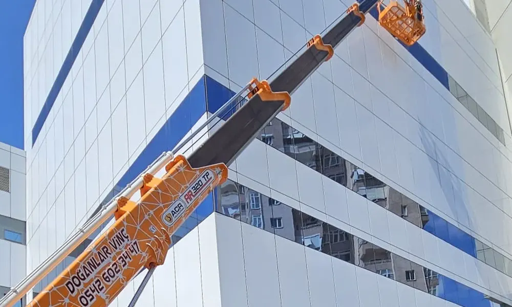 Sepetli Vinç İle Cam Değişimi